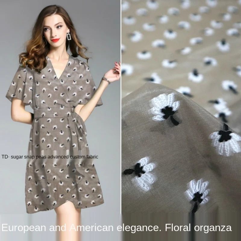 Three-dimensional floral organza yarn-dyed cut flower dress garment fabric, sewing fabric factory shop is not out of stock
Three-dimensional floral organza yarn-dyed cut flower dress garment fabric, sewing fabric factory shop is not out of stock