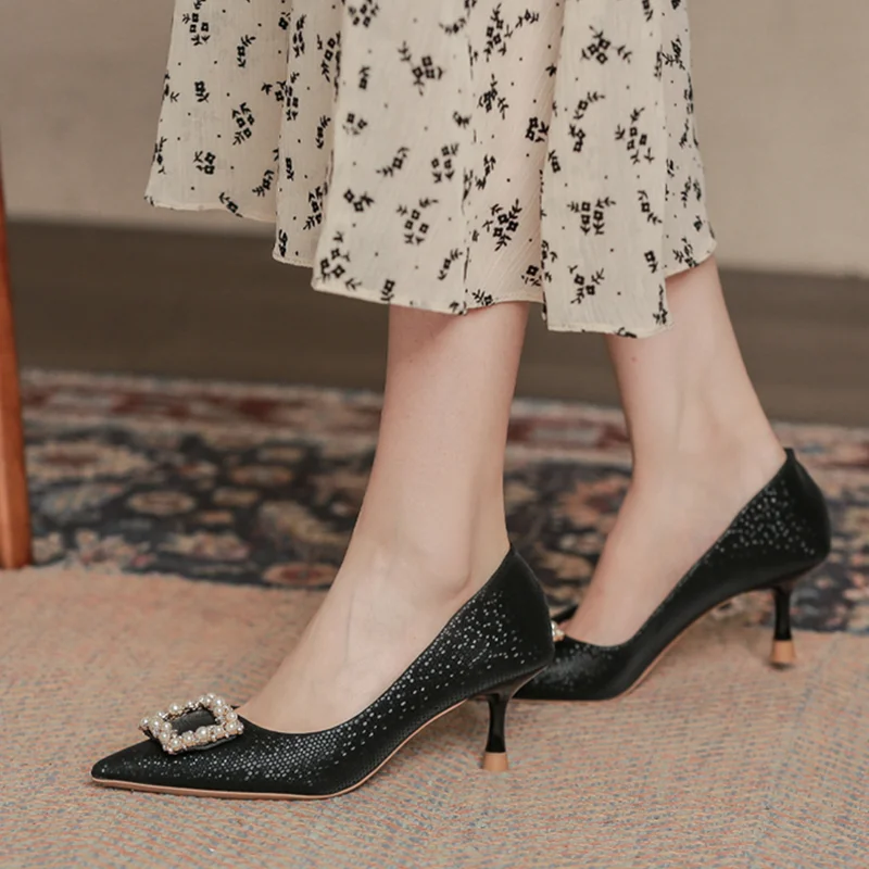 Temperament Elegant Womens Shoes Korean Square Buckle Rhinestones High Heels Stiletto Sexy Pointed Shallow Mouth Single Shoes
Temperament Elegant Womens Shoes Korean Square Buckle Rhinestones High Heels Stiletto Sexy Pointed Shallow Mouth Single Shoes