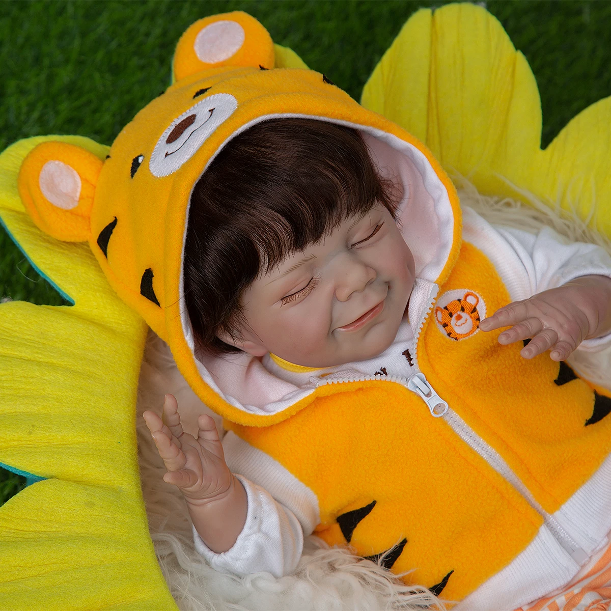 Closed Eyes Adorable 20Inch Like Sleeping Reborn Baby Dolls Cloth Body Reborn Bonecas Doll Toys For Children Birthday Xmas Gifts
Closed Eyes Adorable 20Inch Like Sleeping Reborn Baby Dolls Cloth Body Reborn Bonecas Doll Toys For Children Birthday Xmas Gifts