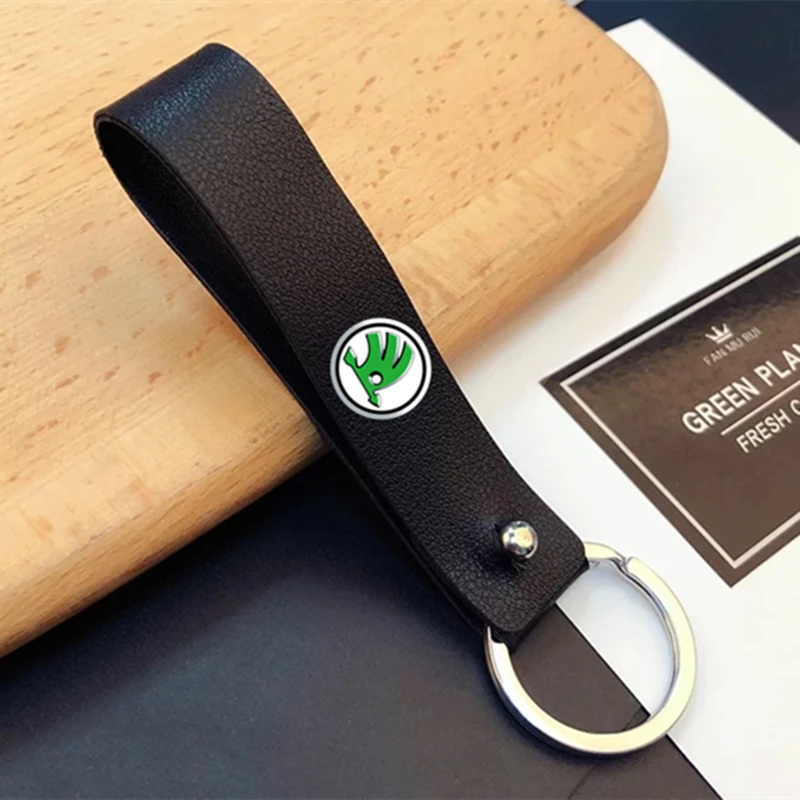 For Skoda Octavia Fabia Kodiaq Scala Kamiq PU Leather Keychain Men Women Car Key Strap Waist Wallet KeyChains 
For Skoda Octavia Fabia Kodiaq Scala Kamiq PU Leather Keychain Men Women Car Key Strap Waist Wallet KeyChains