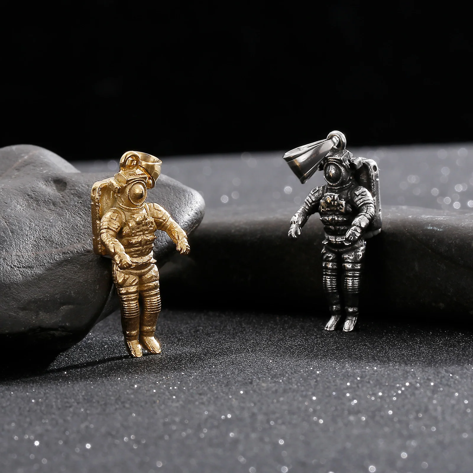 Fashion Creative Astronaut Necklace Trend Hip Hop Punk Style Space Astronaut Pendant Necklace Couple Friends Jewelry Gift
Fashion Creative Astronaut Necklace Trend Hip Hop Punk Style Space Astronaut Pendant Necklace Couple Friends Jewelry Gift