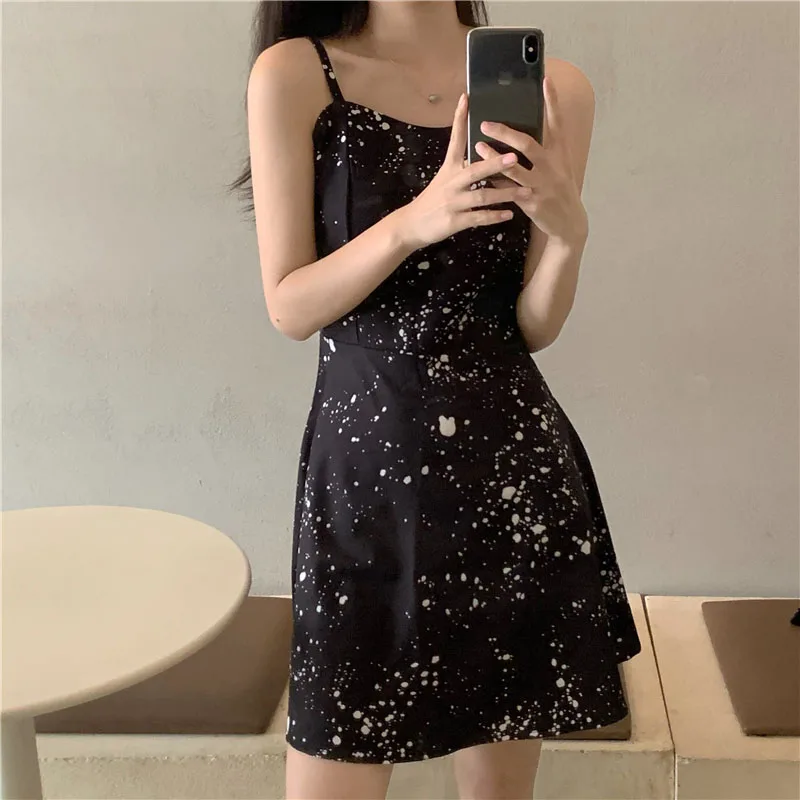 2021 Korean Sexy suspender dress women dot high waist sleeveless suspender dress Black and white Hollow out Sun protection blous
2021 Korean Sexy suspender dress women dot high waist sleeveless suspender dress Black and white Hollow out Sun protection blous