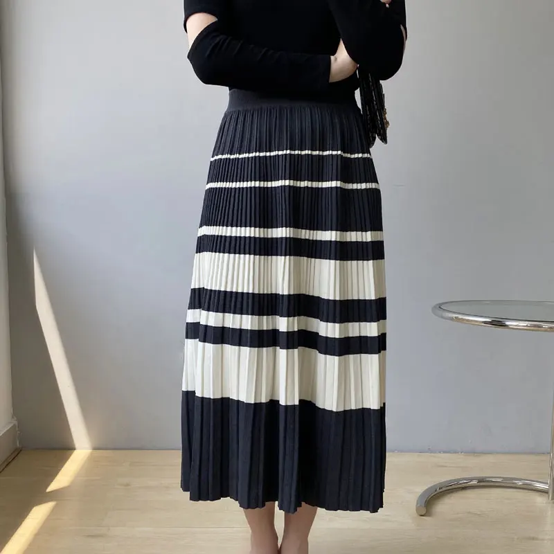 2021 Women Warm Skirt Autumn Striped Knitted Skirt A-Line Long Skirt Stretch High Waist Women Skirt Femme Faldas Jupe Saia
2021 Women Warm Skirt Autumn Striped Knitted Skirt A-Line Long Skirt Stretch High Waist Women Skirt Femme Faldas Jupe Saia