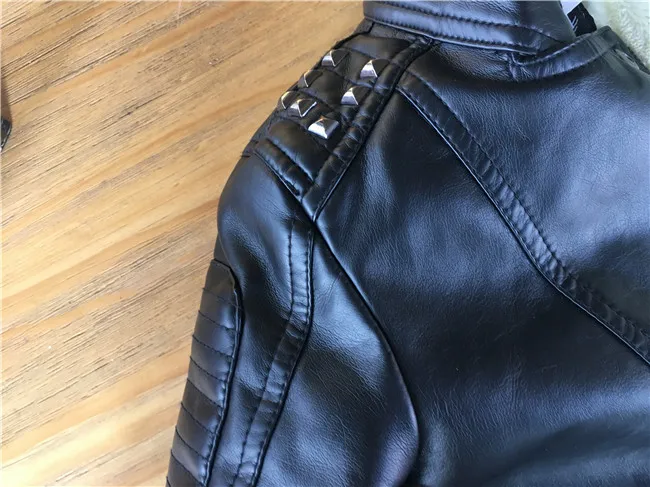 Boys jacket 2019 fashion leather jacket autumn and winter new outerwear for boy rivet long sleeve plus velvet zipper jacket 
Boys jacket 2019 fashion leather jacket autumn and winter new outerwear for boy rivet long sleeve plus velvet zipper jacket