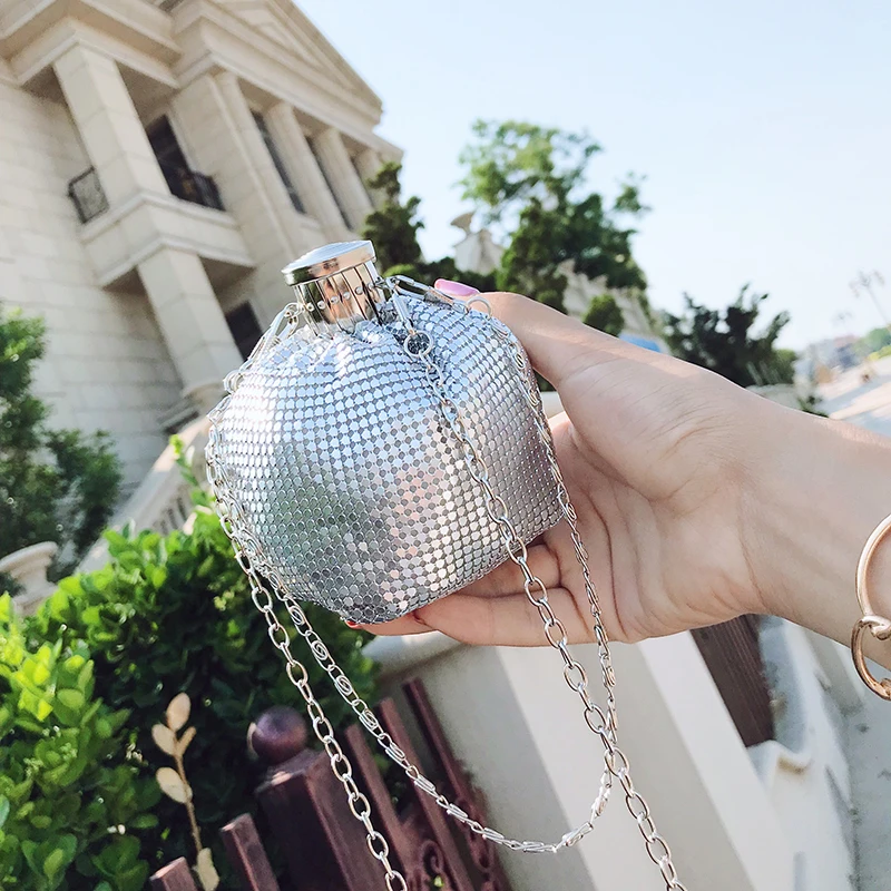 Chain Folds Small Soft PU Leather Crossbody Shoulder Bag for Women 2021Summer fashion Design Purses Handbags Silver
Chain Folds Small Soft PU Leather Crossbody Shoulder Bag for Women 2021Summer fashion Design Purses Handbags Silver