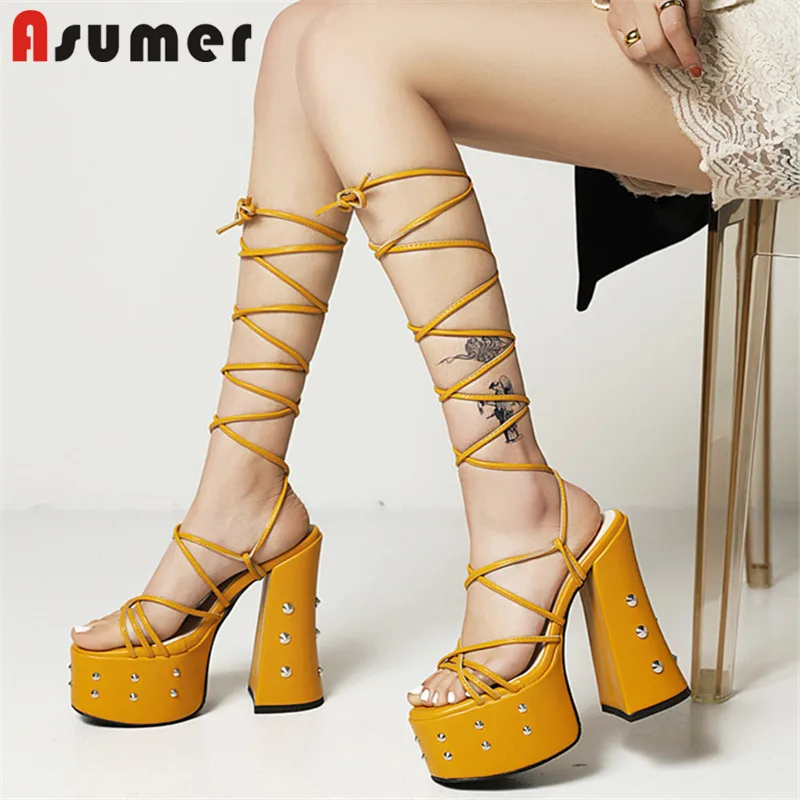 Женские босоножки на платформе и высоком каблуке Asumer, сандалии-гладиаторы с перекрестными заклепками, пикантная обувь для вечеринки и ночн...
Женские босоножки на платформе и высоком каблуке Asumer, сандалии-гладиаторы с перекрестными заклепками, пикантная обувь для вечеринки и ночн...