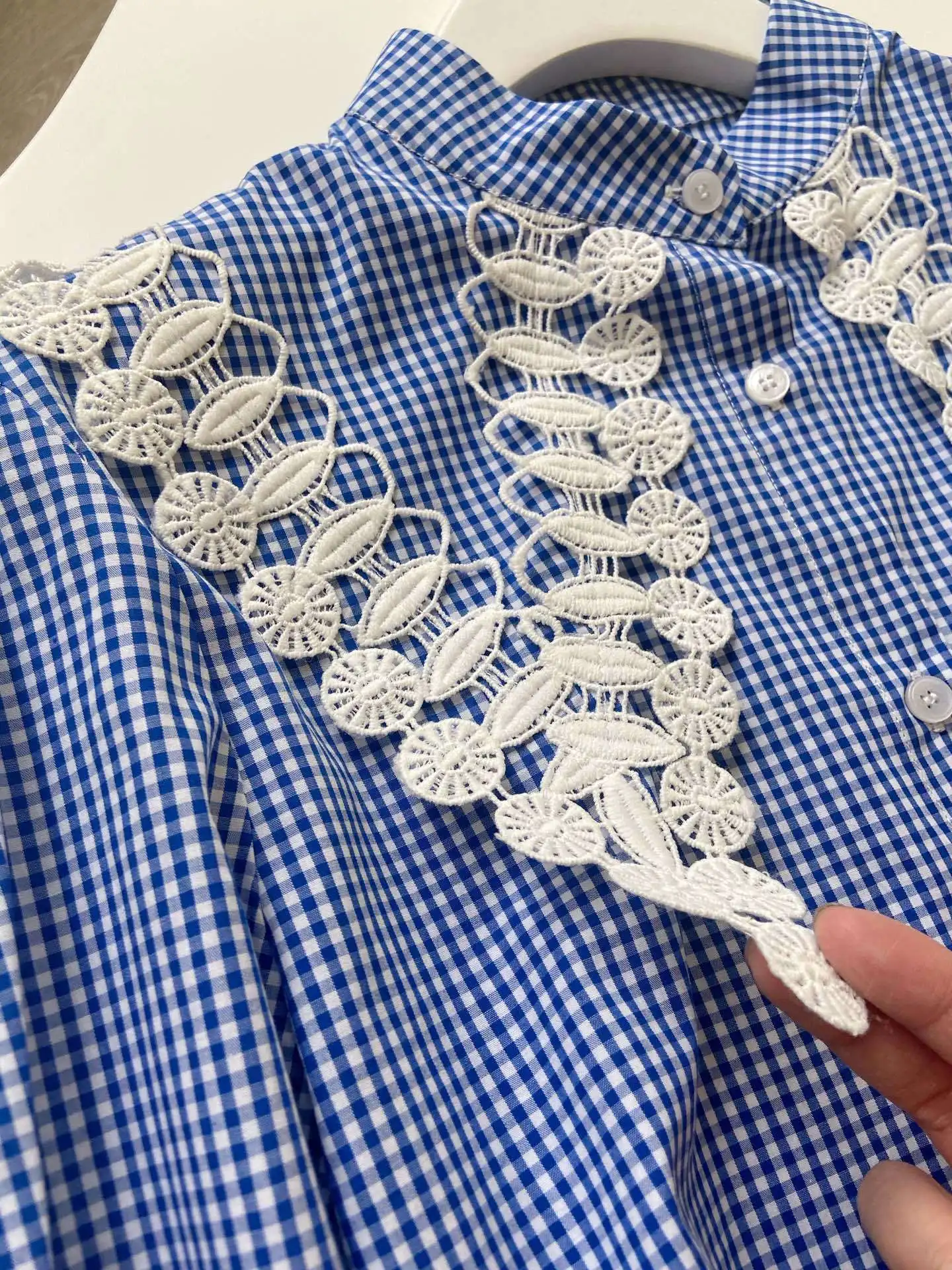 College Style French Retro Lace Embroidery Doll Collar Blue And White Plaid Shirt 2021 New Women's Sweet Age Reducing Top
College Style French Retro Lace Embroidery Doll Collar Blue And White Plaid Shirt 2021 New Women's Sweet Age Reducing Top