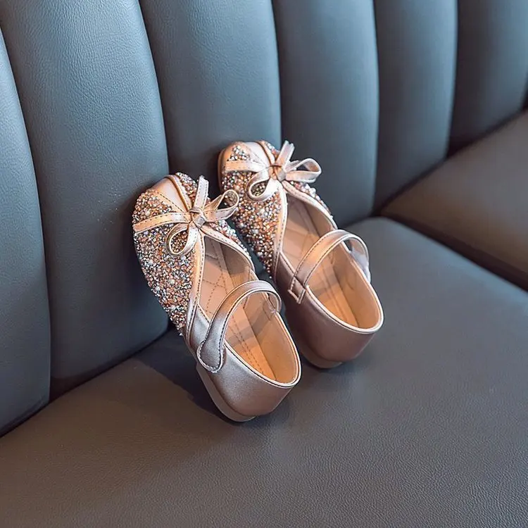 2020 Autumn New Fashion Children's Shoes Rhinestone Pearl Girls Princess Shoes Summer Soft Bottom Bow Kids Student Dance Shoes
2020 Autumn New Fashion Children's Shoes Rhinestone Pearl Girls Princess Shoes Summer Soft Bottom Bow Kids Student Dance Shoes