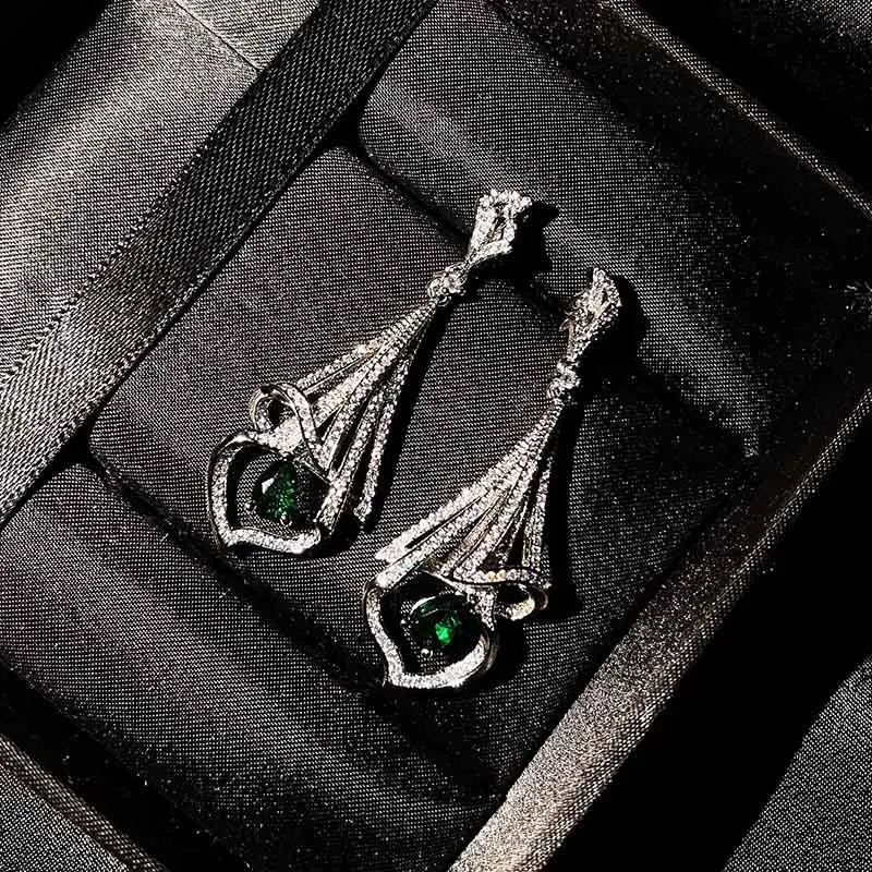 BLACK ANGEL New Luxury Full Zircon Skirt Earring Micro inlaid Diamonds Imitating Natural Emerald Silver Drop Earrings CZ Jewelry
BLACK ANGEL New Luxury Full Zircon Skirt Earring Micro inlaid Diamonds Imitating Natural Emerald Silver Drop Earrings CZ Jewelry