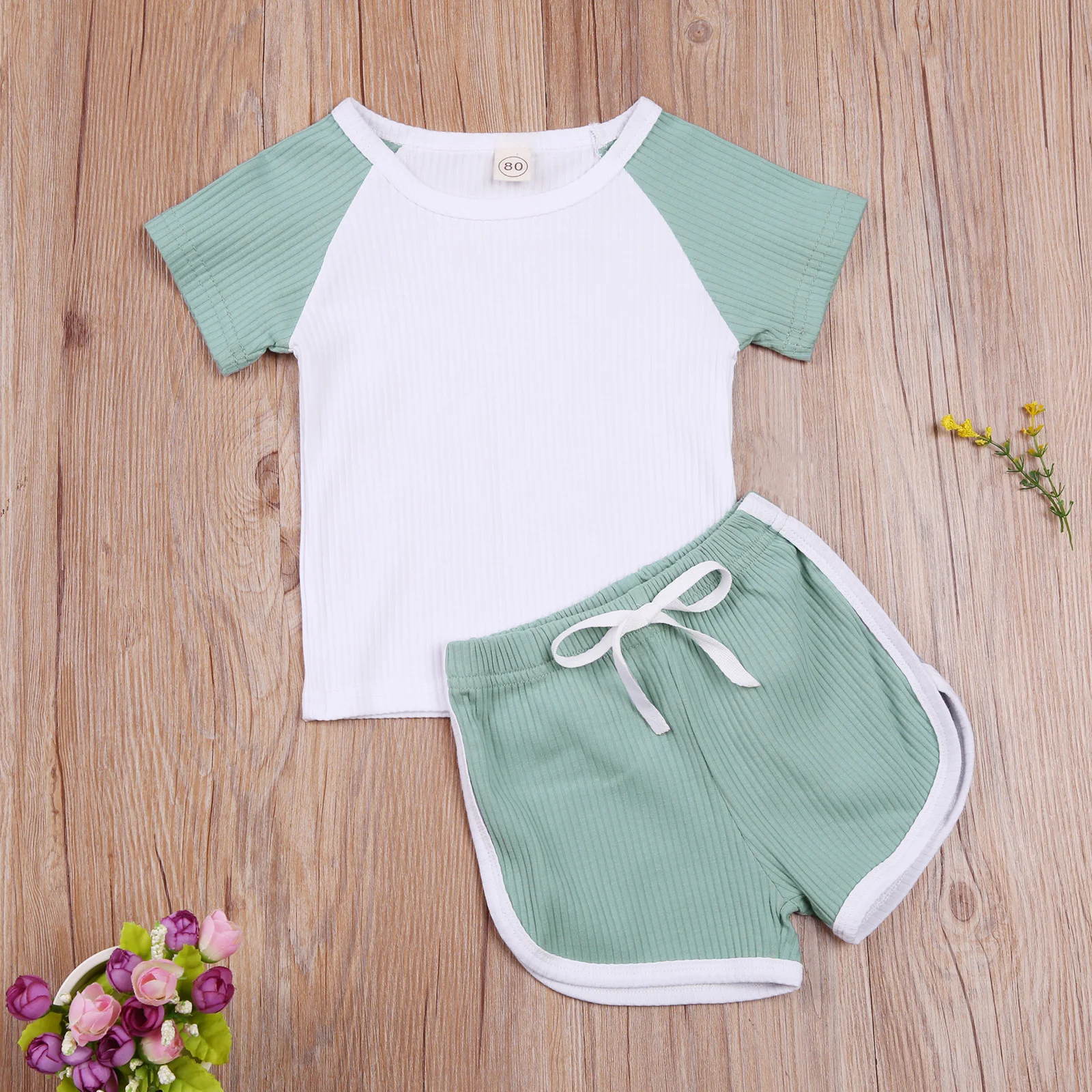 Комплект детской одежды из 2 предметов рубашка с коротким рукавом и цветные блоки
