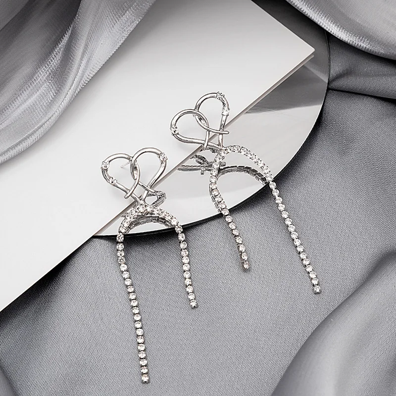 OE S925 Silver Needle Zircon Tassel Earrings Design Heart-shaped Earrings Korean Temperament Simple Jewelry Woman
OE S925 Silver Needle Zircon Tassel Earrings Design Heart-shaped Earrings Korean Temperament Simple Jewelry Woman