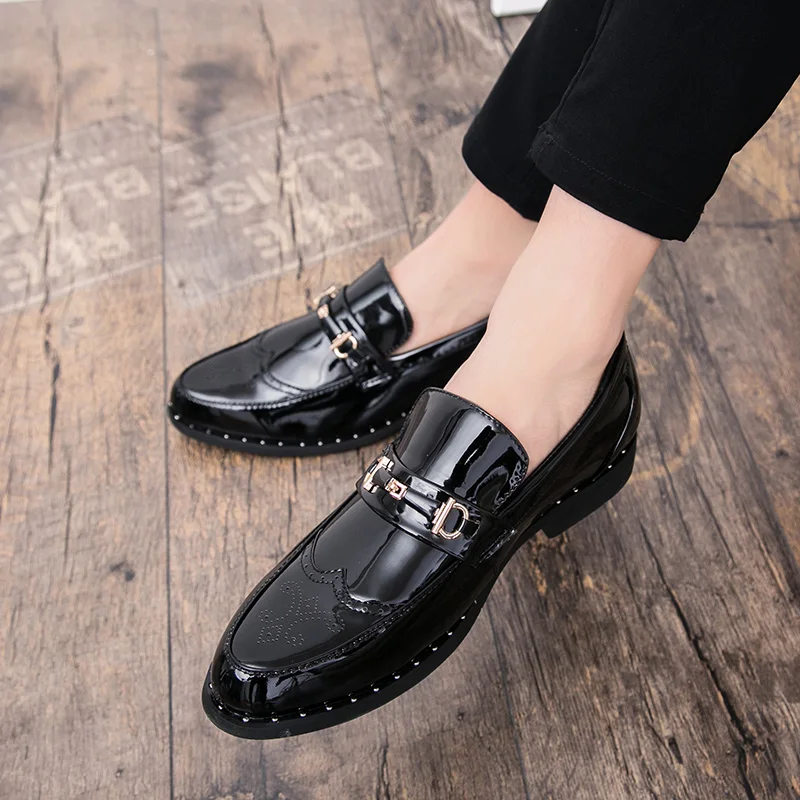 Men Casual Shoes Brogue Leather Male Loafers Gommino Slip-on Shoes Breathable Comfortable Boat Flat Footwear Mocasins Men
Men Casual Shoes Brogue Leather Male Loafers Gommino Slip-on Shoes Breathable Comfortable Boat Flat Footwear Mocasins Men