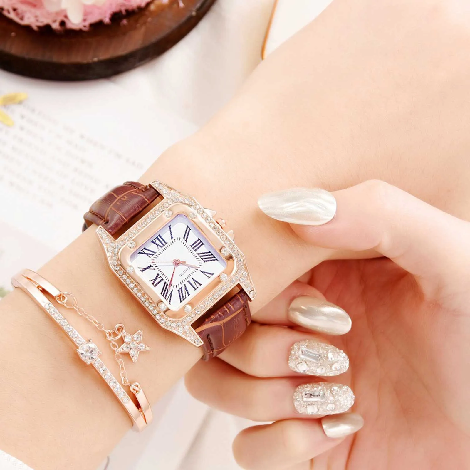 Women Quartz Watch New Elegant Casual Classic Square Fashion Watches Trend Female Wristwatch montre femme 2021 zegarek damski
Women Quartz Watch New Elegant Casual Classic Square Fashion Watches Trend Female Wristwatch montre femme 2021 zegarek damski