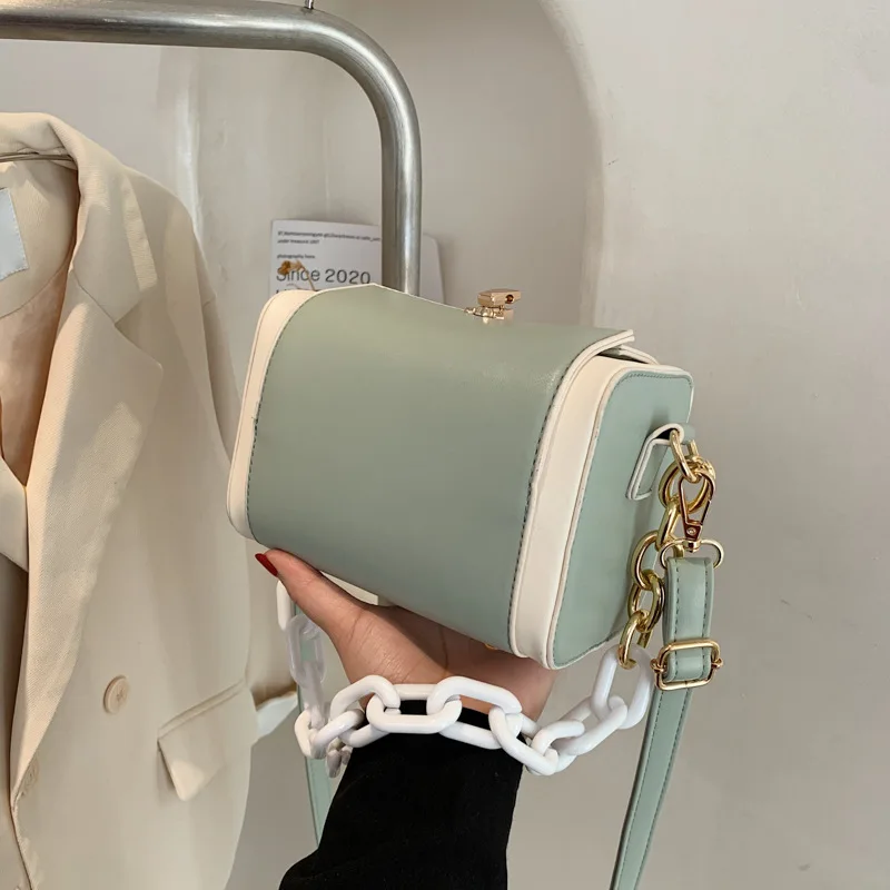High Quality Ladies Acrylic Chain Shoulder Bag 2021 New Trendy Fashion Net Celebrity Western Style Messenger Small Square Bag
High Quality Ladies Acrylic Chain Shoulder Bag 2021 New Trendy Fashion Net Celebrity Western Style Messenger Small Square Bag