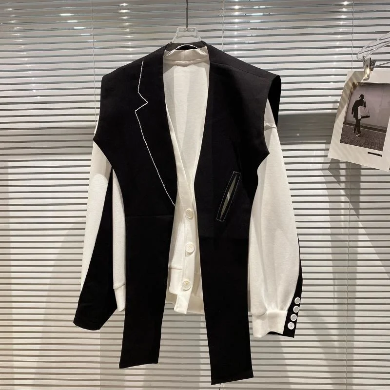2021 Autumn New Diamond Collar Suit Shawl + Letter V-neck Cardigan Coat Two-piece Set
2021 Autumn New Diamond Collar Suit Shawl + Letter V-neck Cardigan Coat Two-piece Set