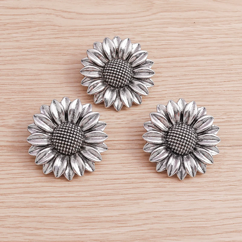 5pcs 34*34mm Vintage Silver Color Alloy Sunflower Charms for Jewelry Making Drop Earrings Pendants Necklaces DIY Crafts Supply
5pcs 34*34mm Vintage Silver Color Alloy Sunflower Charms for Jewelry Making Drop Earrings Pendants Necklaces DIY Crafts Supply