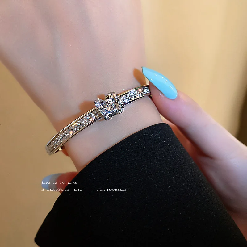 New Korean Fashion Trend Geometric Roman Diamond Bracelet Girlfriends Net Red Personality Advanced Wild Simple Bracelet Female
New Korean Fashion Trend Geometric Roman Diamond Bracelet Girlfriends Net Red Personality Advanced Wild Simple Bracelet Female