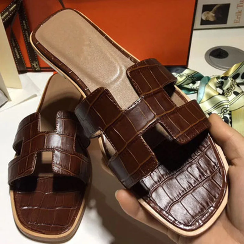 Women's summer slippers sandals international fashion luxury leather outdoor leisure beach shoes
Women's summer slippers sandals international fashion luxury leather outdoor leisure beach shoes