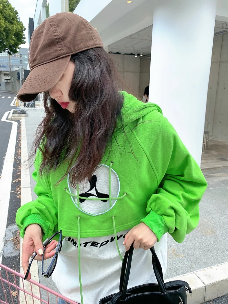 Street niche design sense hollow out love drawcord heavy industry embroidery medium length color matching fake two Hoodie
Street niche design sense hollow out love drawcord heavy industry embroidery medium length color matching fake two Hoodie
