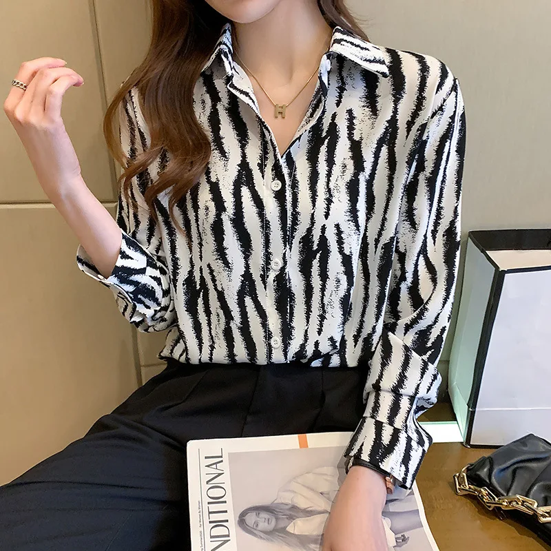 Women Black and White Stripe Printed Shirt 2021 New Fashion Casual Office Lady Elegant Shirts Female Clothing Autumn Chic Tops
Women Black and White Stripe Printed Shirt 2021 New Fashion Casual Office Lady Elegant Shirts Female Clothing Autumn Chic Tops