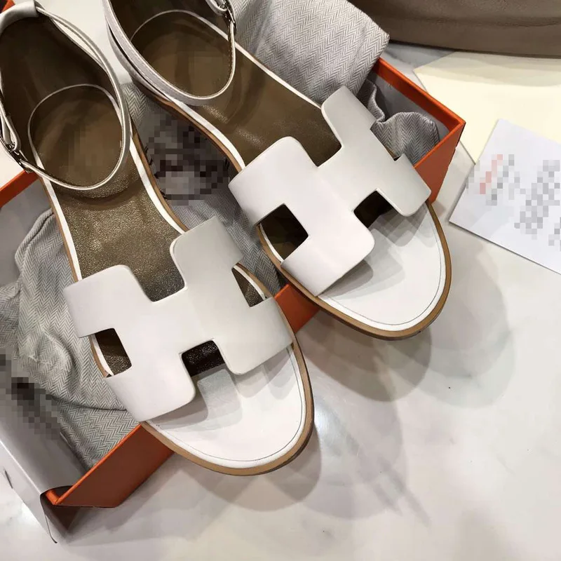 Wear fashionable leather sandals for women's summer 2020 new large size one line with fashionable sandals for children
Wear fashionable leather sandals for women's summer 2020 new large size one line with fashionable sandals for children