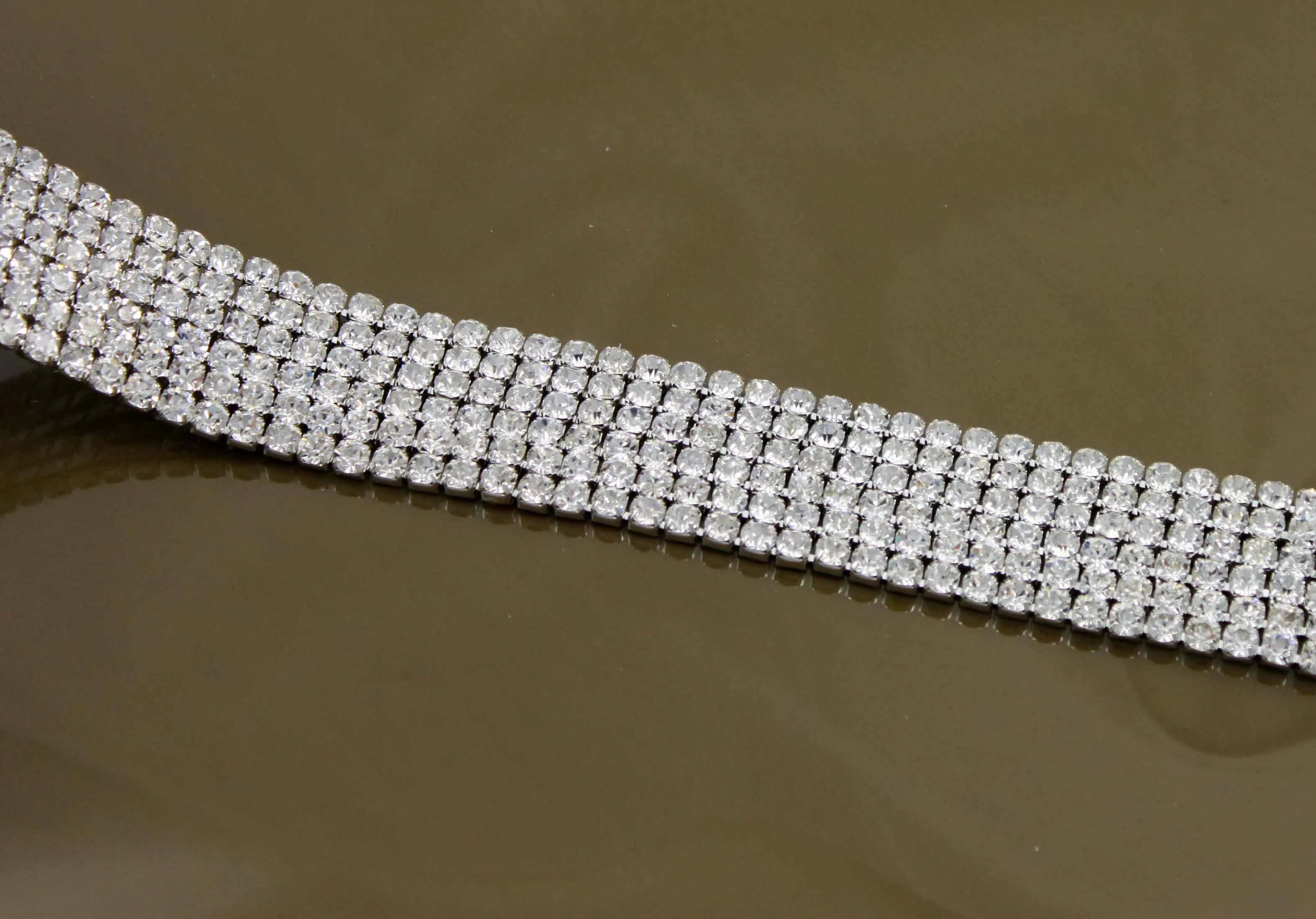 10Yards Clear Crystal Rhinestone Close Chain Sewing Craft Trimming Claw Chain DIY Jewelry Crafts Wedding Party Decoration 6 Rows
10Yards Clear Crystal Rhinestone Close Chain Sewing Craft Trimming Claw Chain DIY Jewelry Crafts Wedding Party Decoration 6 Rows