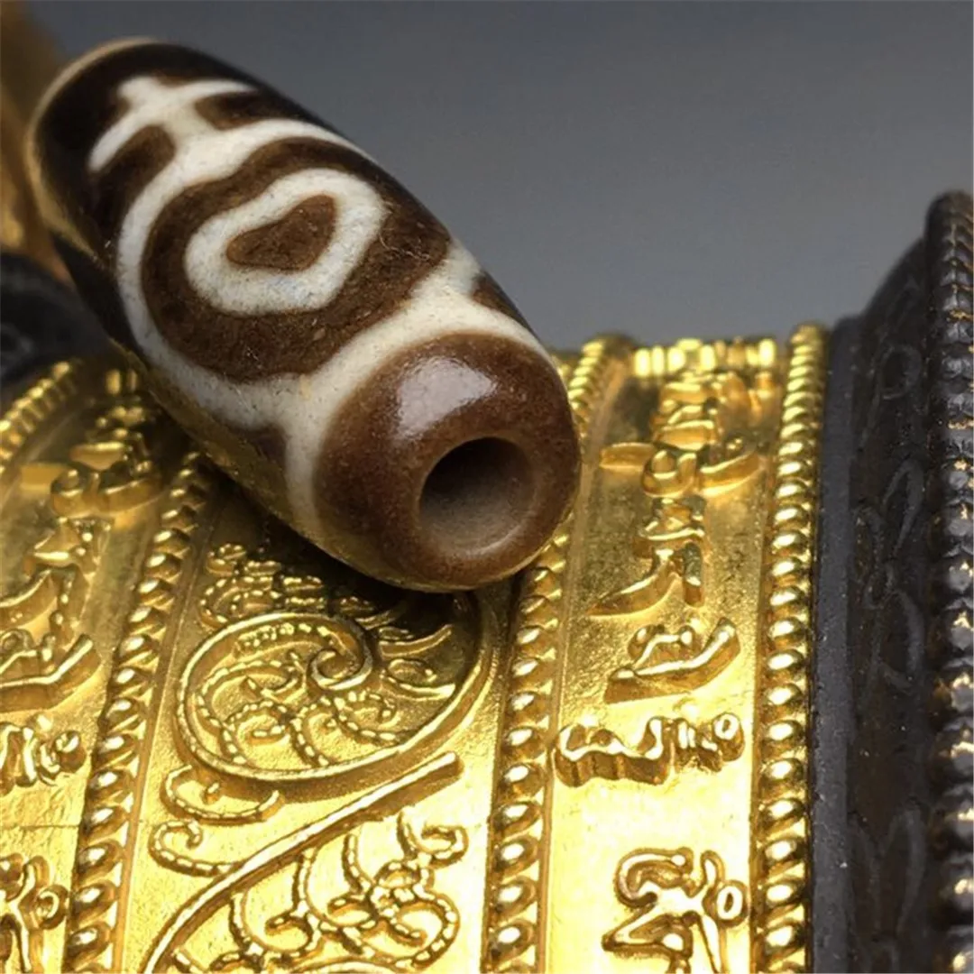 Wholesale Tibetan Natural Agate Dzi Beads Old Objects Aquarius Covered Horseshoe Pattern Weathered DIY Material Pendant Necklace
Wholesale Tibetan Natural Agate Dzi Beads Old Objects Aquarius Covered Horseshoe Pattern Weathered DIY Material Pendant Necklace