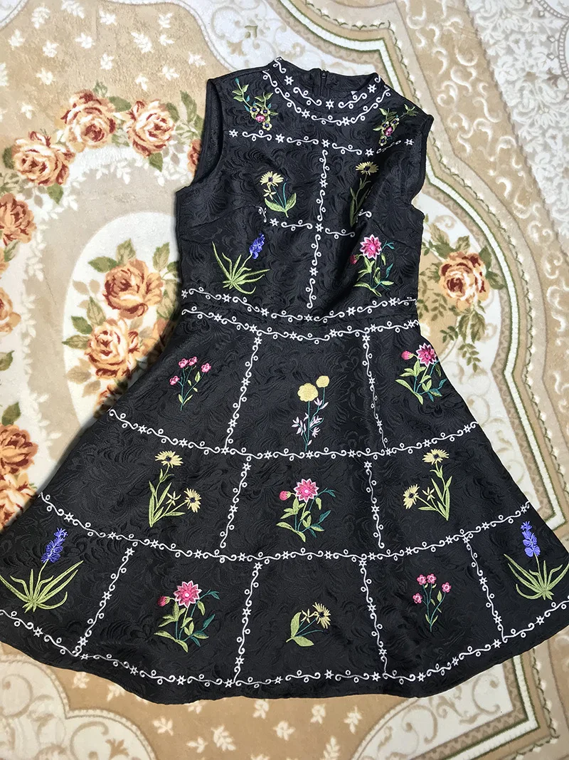 2019 Women Summer Dress White Sleeveless O-neck High-waist Slim Embroidered Vest Dress Black Big Swing Dress
2019 Women Summer Dress White Sleeveless O-neck High-waist Slim Embroidered Vest Dress Black Big Swing Dress