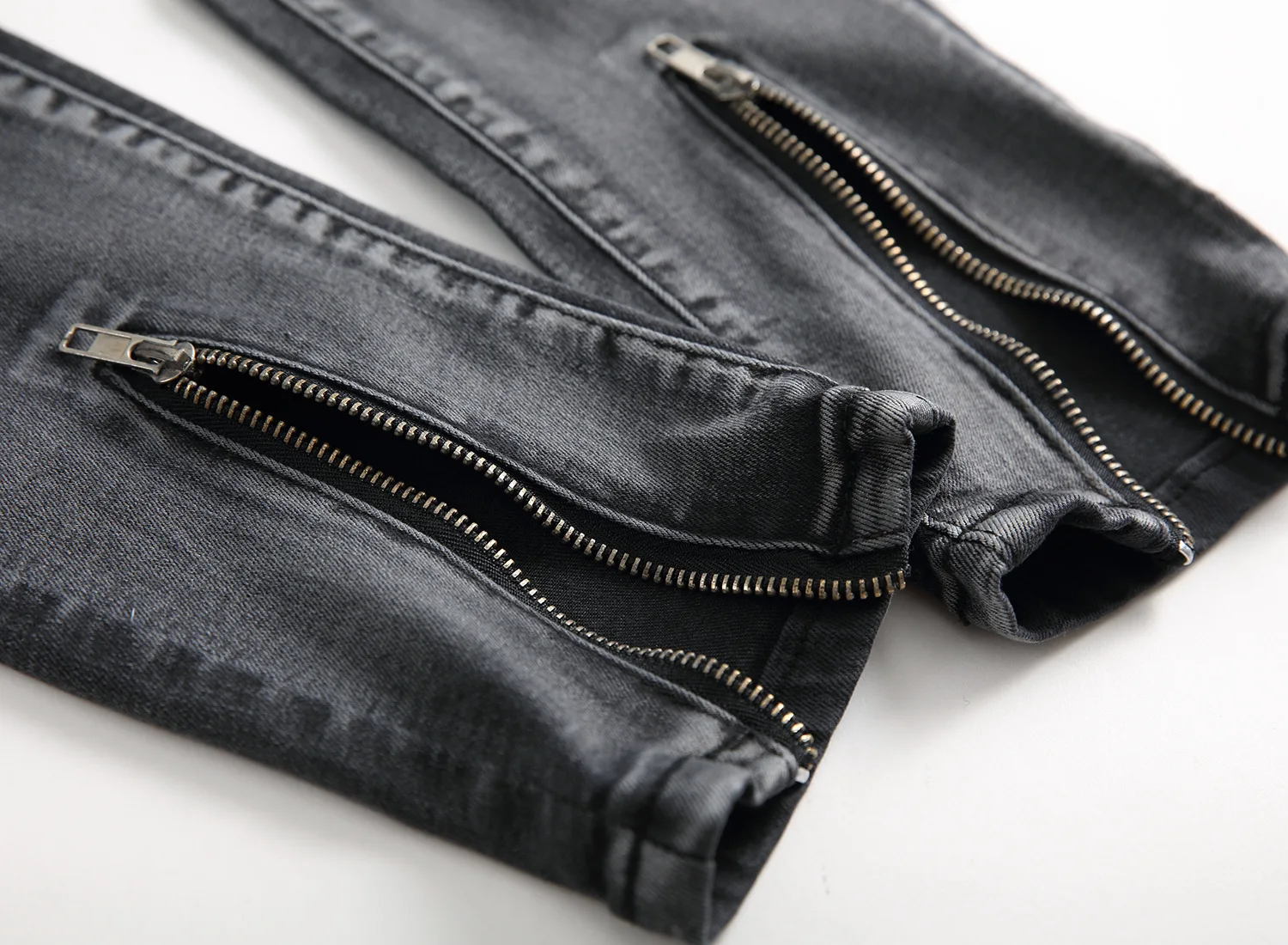 2019 Spring Jeans Men Casual Washed Shinny Denim Jeans Male Fashion Ripped Hip Hop Slim Zipper Pencil Pants Plus Size
2019 Spring Jeans Men Casual Washed Shinny Denim Jeans Male Fashion Ripped Hip Hop Slim Zipper Pencil Pants Plus Size