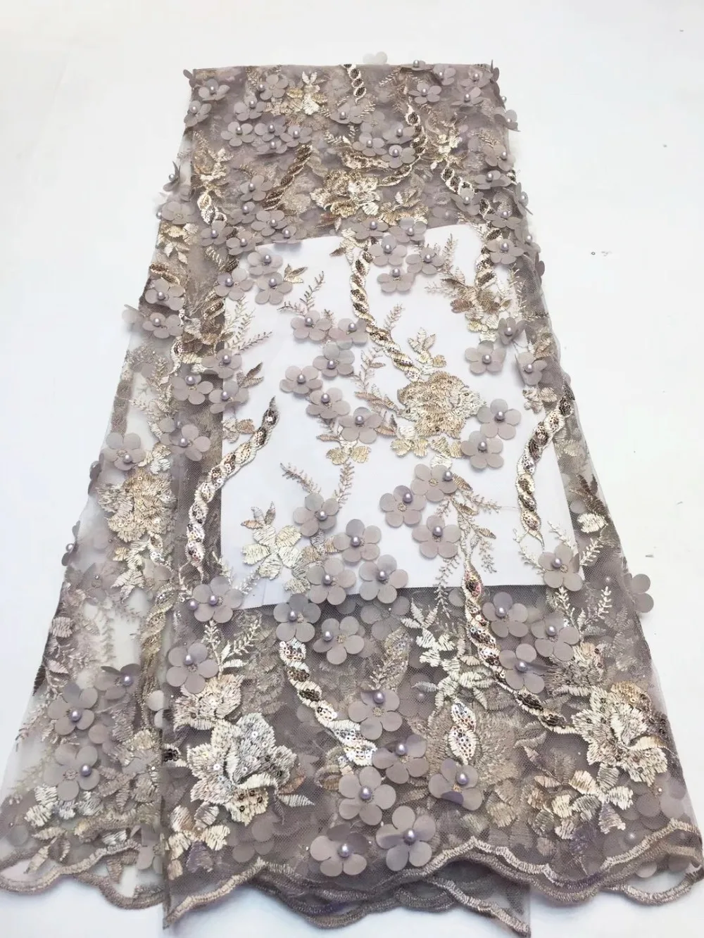 Nigerian lace fabrics 2019 high quality beaded French tulle lace 3d lace fabric wedding African sequins lace fabrics for women 
Nigerian lace fabrics 2019 high quality beaded French tulle lace 3d lace fabric wedding African sequins lace fabrics for women