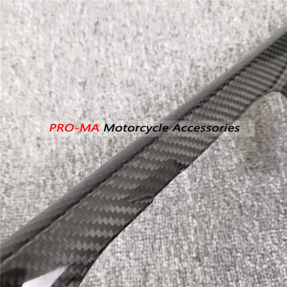 Motorcycle Chain Guard in Carbon Fiber For Yamaha YZF-R6 2006+ Twill glossy weave
Motorcycle Chain Guard in Carbon Fiber For Yamaha YZF-R6 2006+ Twill glossy weave
