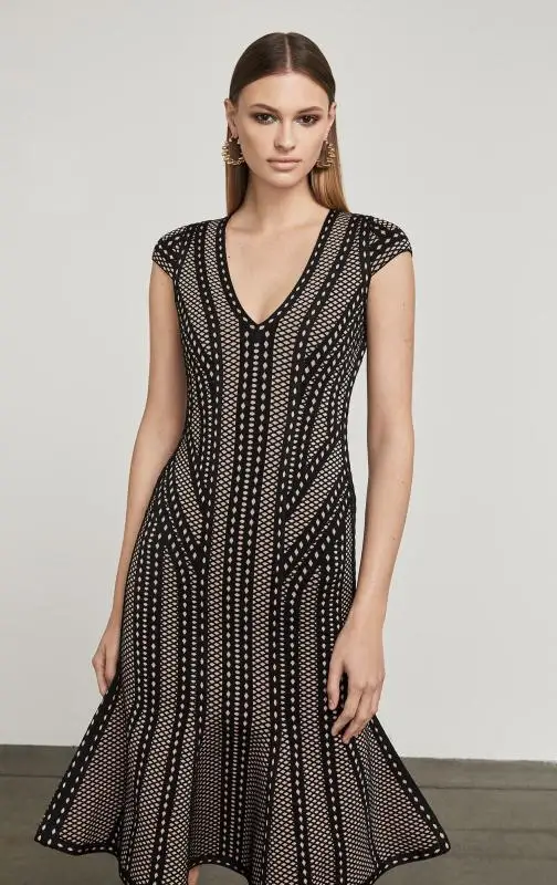 Top Quality Black V-neck Print Knee Length Rayon Bandage Dress Evening Party Bodycon Dress
Top Quality Black V-neck Print Knee Length Rayon Bandage Dress Evening Party Bodycon Dress