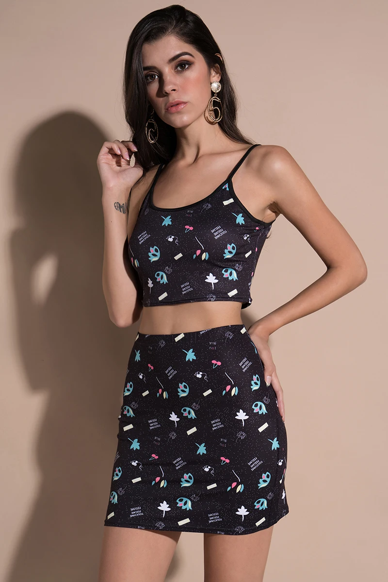 2019 new summer suit girl style black short jacket navel mini skirt print strap short skirt two-piece suit
2019 new summer suit girl style black short jacket navel mini skirt print strap short skirt two-piece suit