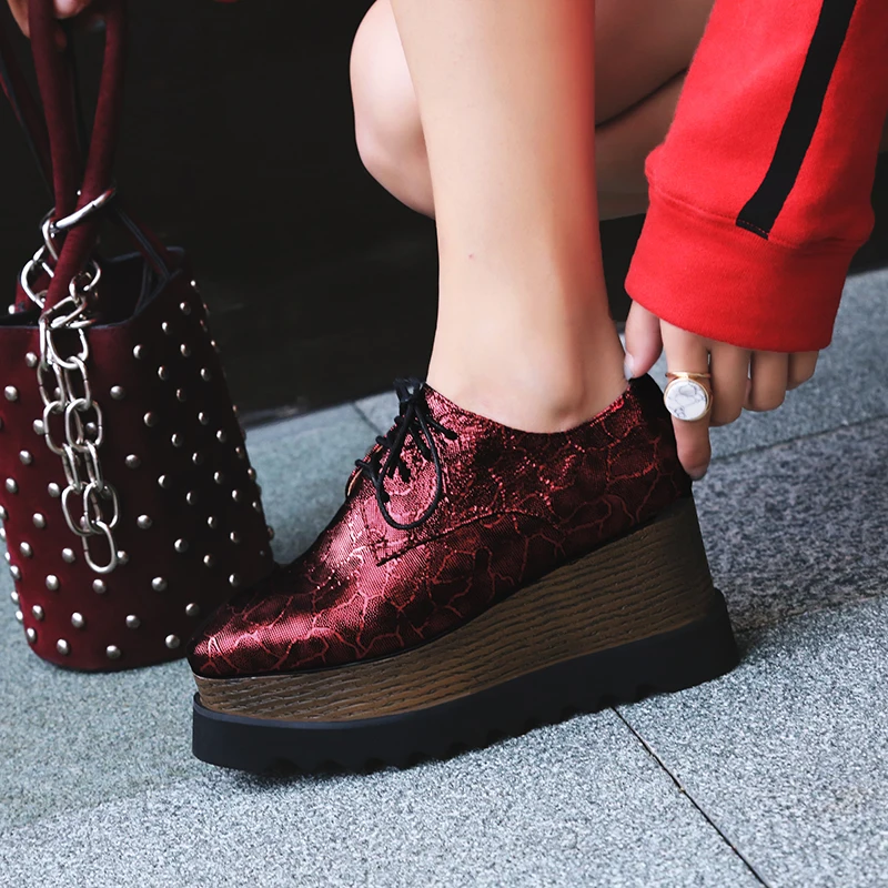 New platform shoes double layer cake bottom women's shoes square head sheepskin lace casual high shoes wedge shoes high heels
New platform shoes double layer cake bottom women's shoes square head sheepskin lace casual high shoes wedge shoes high heels