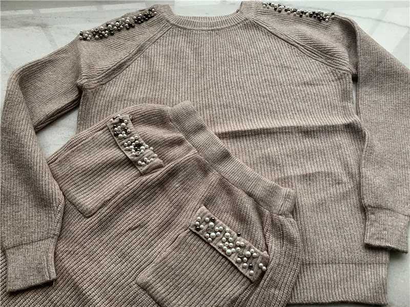 2019 Bleading Sweater Women Suits Fashion Shoulder Off Sleeve Knitting Sweater And Skirt Two Piece Women Set Office Lady Suit
2019 Bleading Sweater Women Suits Fashion Shoulder Off Sleeve Knitting Sweater And Skirt Two Piece Women Set Office Lady Suit