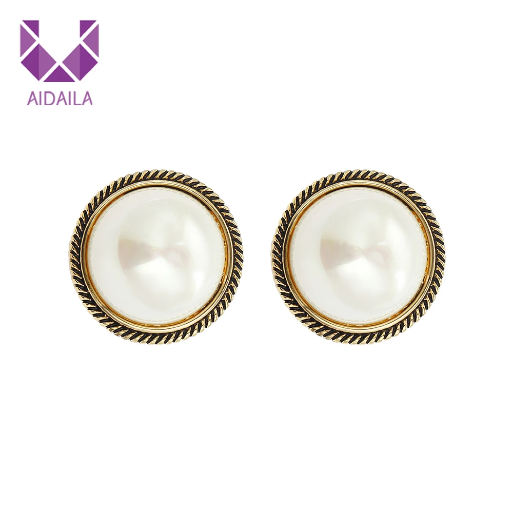 Women Stud Earrings Pearl Female Temperament Earrings Girl Fashion Jewelry Womens Accessories Wedding Earings
Women Stud Earrings Pearl Female Temperament Earrings Girl Fashion Jewelry Womens Accessories Wedding Earings