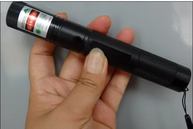Strong power military green laser pointer 500w 500000m 532nm LAZER Flashlight Light Burning match,burn cigarettes+gift Hunting
Strong power military green laser pointer 500w 500000m 532nm LAZER Flashlight Light Burning match,burn cigarettes+gift Hunting