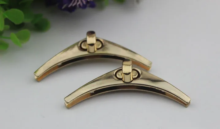 50pcs/ Lot Luggage Hardware Accessories Golden Die-casting Twist Lock Horns Bag Lock Hardware Accessories Metal Lock Wholesale
50pcs/ Lot Luggage Hardware Accessories Golden Die-casting Twist Lock Horns Bag Lock Hardware Accessories Metal Lock Wholesale