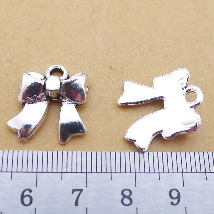 80pcs Exquisite bow-knot charms 17*18mm pendants Antique silver Handmade earring bracelet necklace anklet Component DIY Supplies
80pcs Exquisite bow-knot charms 17*18mm pendants Antique silver Handmade earring bracelet necklace anklet Component DIY Supplies