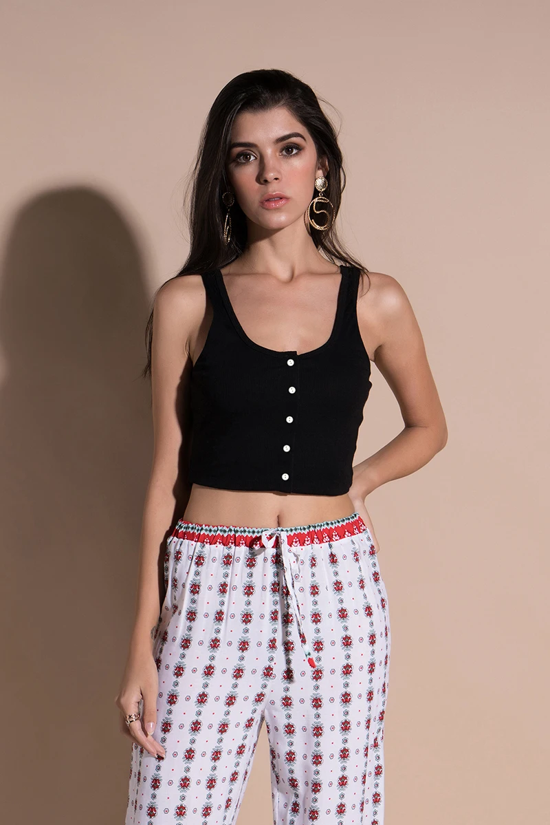 The spot to film the new Europe and the United States foreign trade Pure color straps button shorts cardigan vest T
The spot to film the new Europe and the United States foreign trade Pure color straps button shorts cardigan vest T