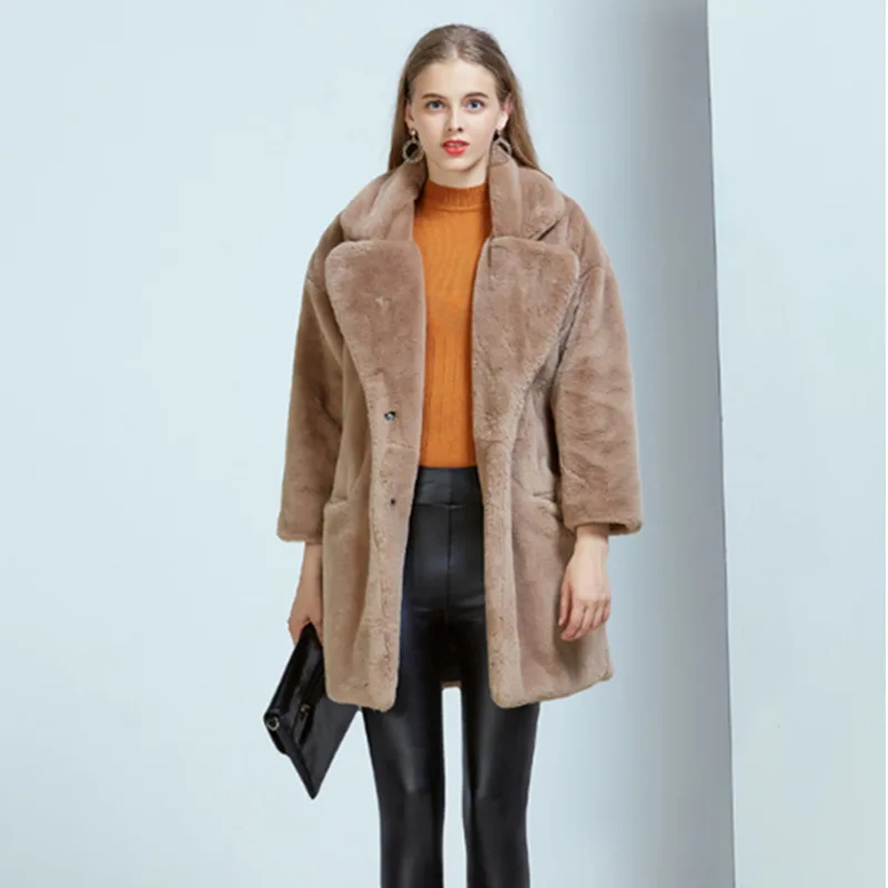 2020 New Teddy Bear Jacket Winter Woman Coat Faux Fur Fleece Outerwear Turn-down Collar Plus Size Thick Warm Plush Coats Okd541
2020 New Teddy Bear Jacket Winter Woman Coat Faux Fur Fleece Outerwear Turn-down Collar Plus Size Thick Warm Plush Coats Okd541