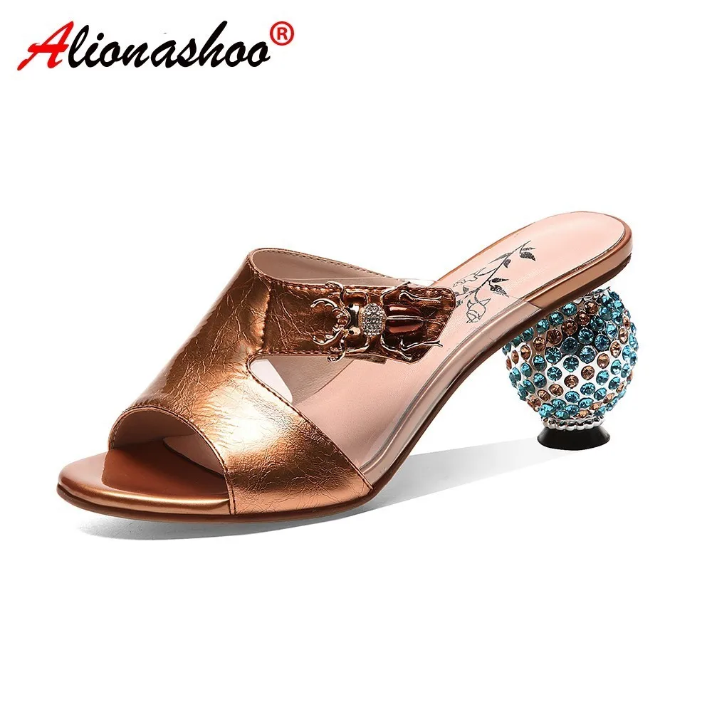 Genuine leather slippers summer woman Plus Size 34-43 Women Shoes Solid Women Flip Flops Crystal Heels Casual Shoes Women
Genuine leather slippers summer woman Plus Size 34-43 Women Shoes Solid Women Flip Flops Crystal Heels Casual Shoes Women