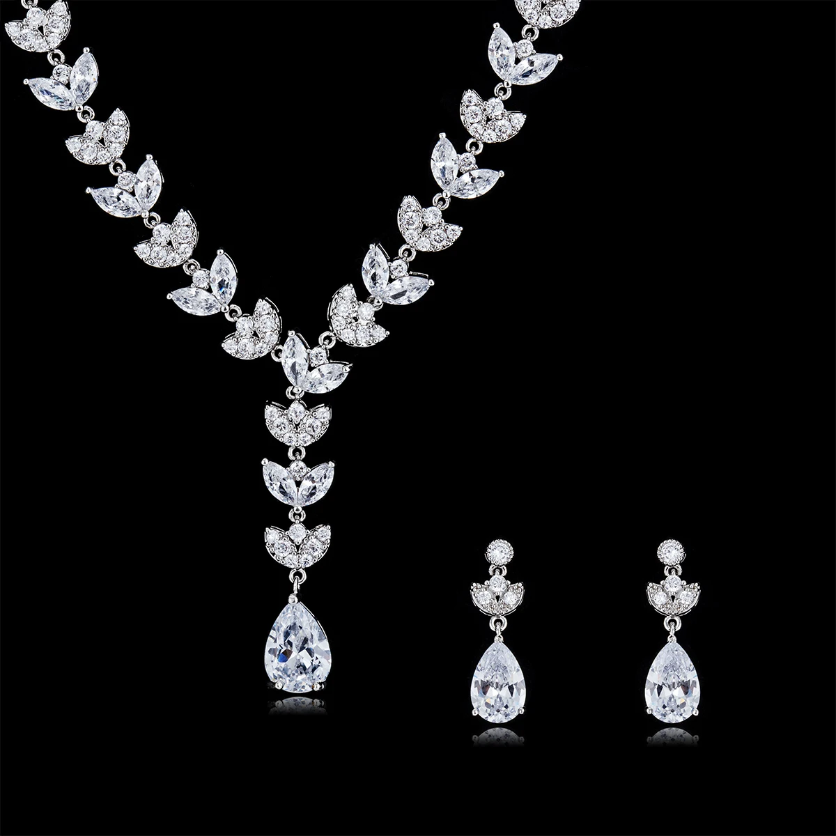 Gorgeous Crystal CZ Cubic Zirconia Bridal Wedding Leaf Necklace Earring Set Jewelry Sets for Women Accessories CN10117
Gorgeous Crystal CZ Cubic Zirconia Bridal Wedding Leaf Necklace Earring Set Jewelry Sets for Women Accessories CN10117