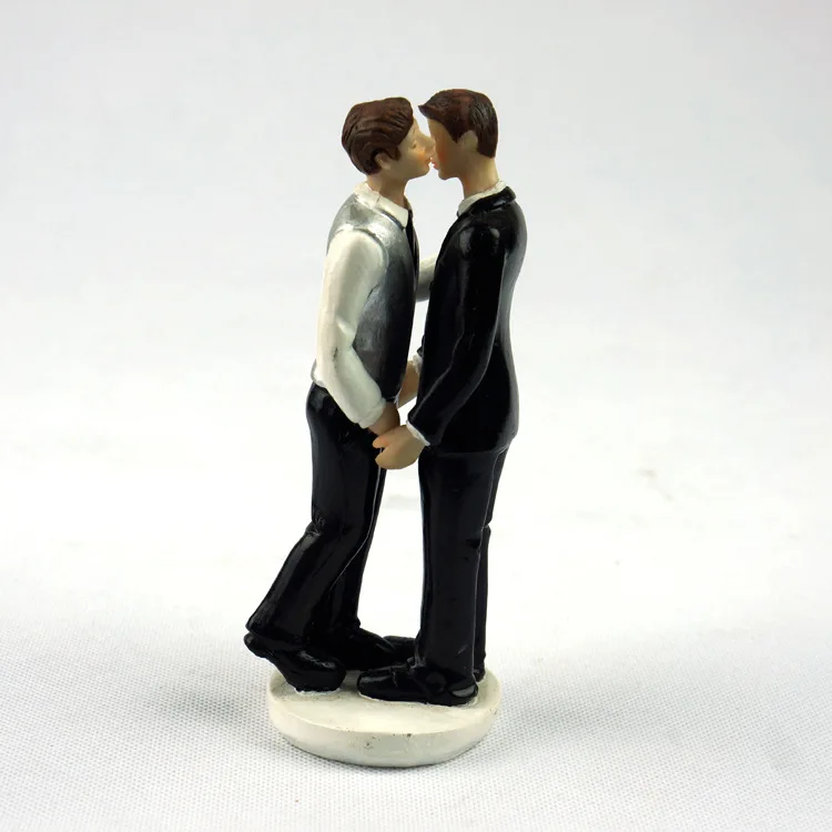Bride and Groom Wedding Cake Topper Resin Cake Topper Decorations Kissing Couple Cake Stand
Bride and Groom Wedding Cake Topper Resin Cake Topper Decorations Kissing Couple Cake Stand