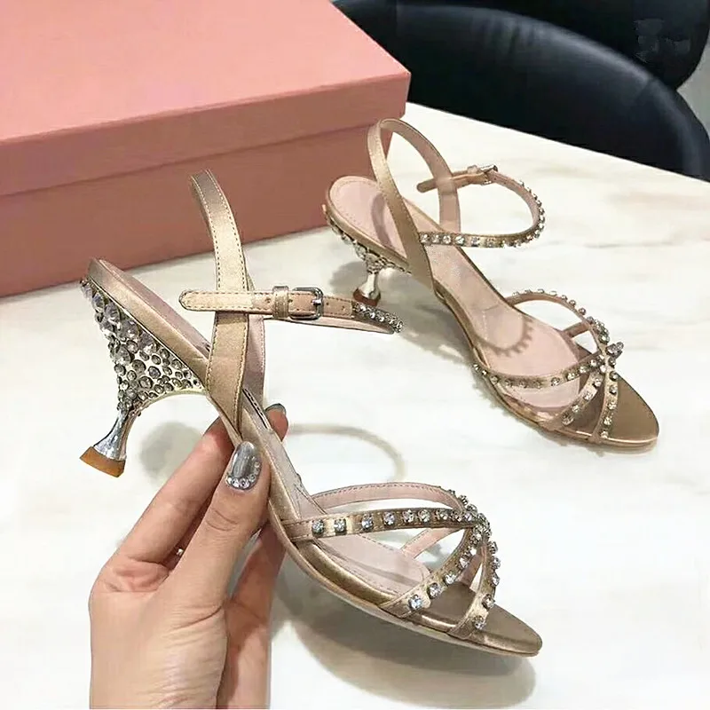 2019 Women Sandals Gladiator Crystal sandals Women Peep Toe Buckle Strap Sandals Shoe Narrow Band Shoes Women Med Heels Shoes
2019 Women Sandals Gladiator Crystal sandals Women Peep Toe Buckle Strap Sandals Shoe Narrow Band Shoes Women Med Heels Shoes