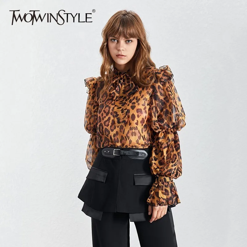 TWOTWINSTYLE Leopard Print Shirt Women Puff Long Sleeve Bowknot With Vest Chiffon Tops Female Vintage 2020 Spring Fashion
TWOTWINSTYLE Leopard Print Shirt Women Puff Long Sleeve Bowknot With Vest Chiffon Tops Female Vintage 2020 Spring Fashion