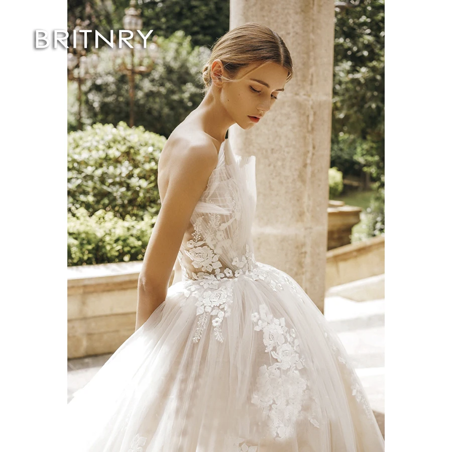 BRITNRY 2020 Romantic Lace Wedding Dress Robe De Mariage vestido de noiva Strapless Illusion Elegant Ball Gown Wdding Dresses
BRITNRY 2020 Romantic Lace Wedding Dress Robe De Mariage vestido de noiva Strapless Illusion Elegant Ball Gown Wdding Dresses