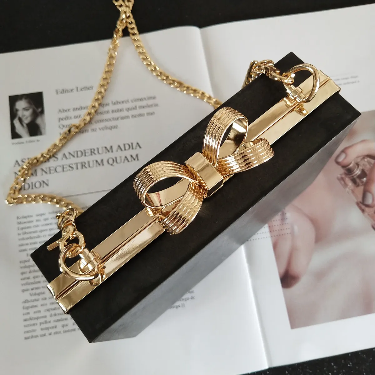 Pattern Alloy System Head Grace Bow Mouth Golden Box Mouth Gold Dinner Package Woman Package Manual Package Send Paper Type
Pattern Alloy System Head Grace Bow Mouth Golden Box Mouth Gold Dinner Package Woman Package Manual Package Send Paper Type