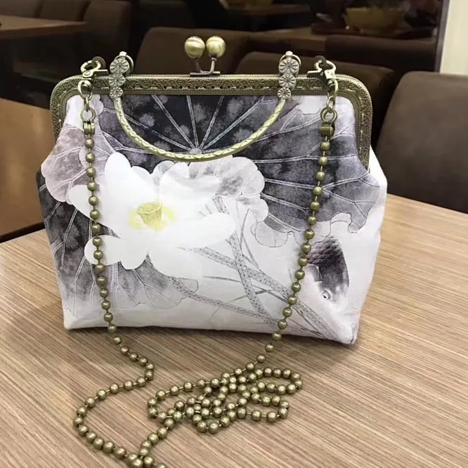 Chinese Style Flowers Non-finished Products Purse Frame Kits Material DIY Sewing Bag Purse Frame Kiss Clasp 20cm Handmade Craft
Chinese Style Flowers Non-finished Products Purse Frame Kits Material DIY Sewing Bag Purse Frame Kiss Clasp 20cm Handmade Craft
