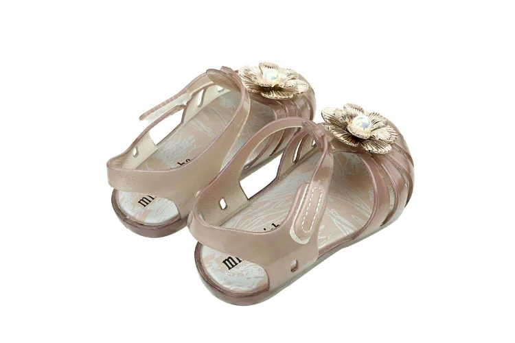 Fashion new girls sandals flowers magic color jelly shoes Baotou cute baby sandals and slippers princess shoes
Fashion new girls sandals flowers magic color jelly shoes Baotou cute baby sandals and slippers princess shoes